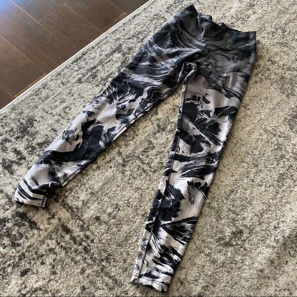 Nike Dri-Fit Marble Ombrè Leggings - Picture 2 of 6